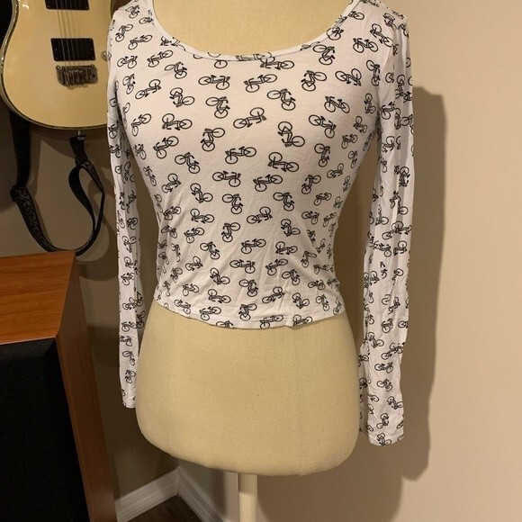 Map to Mars fun white long sleeve shirt covered in tiny black bicycles sz medium - Picture 1 of 5